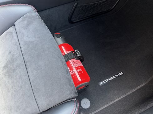 Certified 2016 Porsche Cayman GT4 RWD image 17