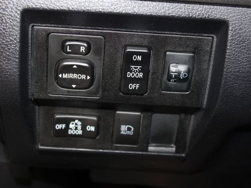 Used 2018 Toyota Tundra SR5 w/ TRD Off Road Package AWD/4WD image 50