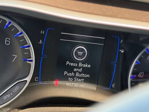 Used 2019 Chrysler Pacifica Touring-L FWD image 25