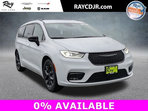 New 2026 Chrysler Pacifica Select w/ S Appearance Package image 1