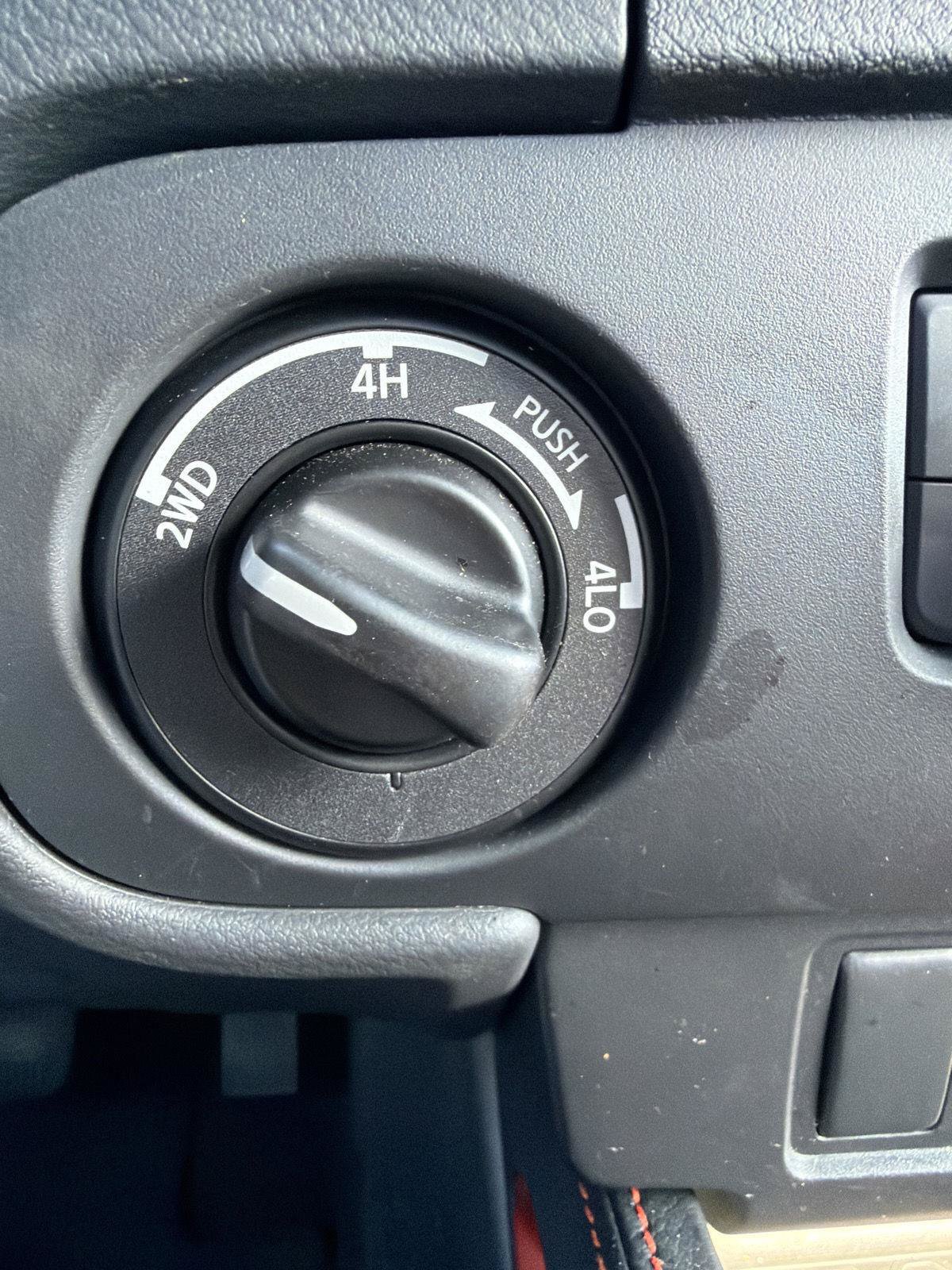 Used 2025 Nissan Frontier PRO-4X AWD/4WD image 22