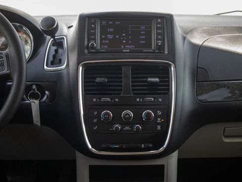 Used 2019 Dodge Grand Caravan SE w/ UConnect Hands-Free Group FWD image 26