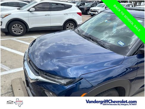 Used 2022 Chevrolet TrailBlazer LT FWD image 2