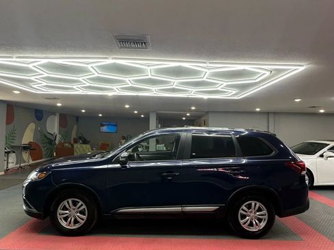 Used 2016 Mitsubishi Outlander ES image 3