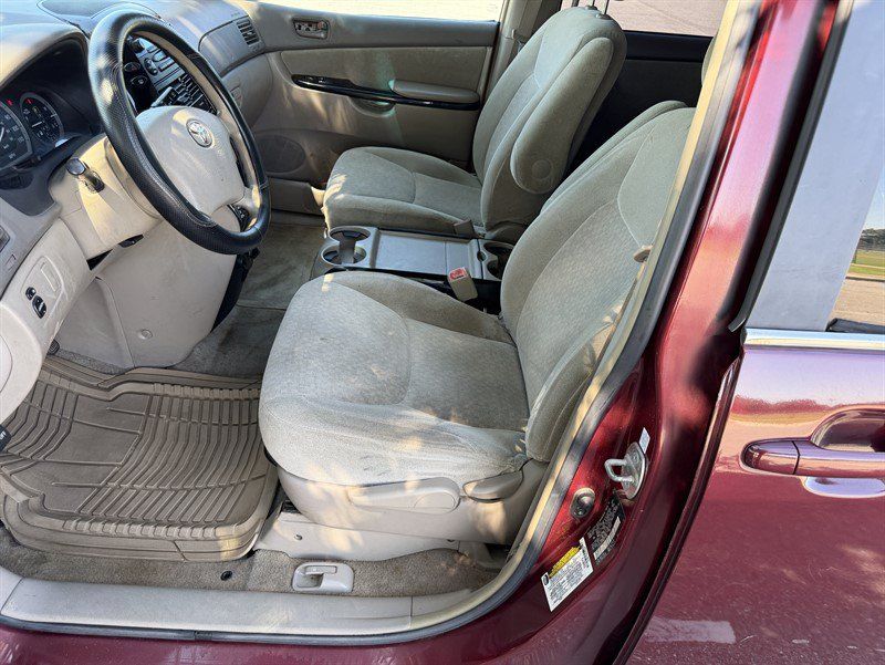 Used 2005 Toyota Sienna CE w/ CE Pkg 1 FWD image 12
