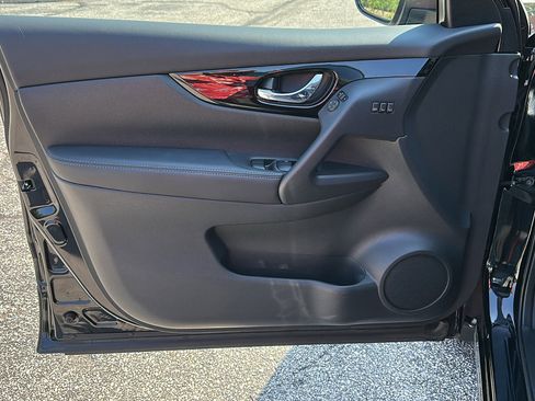 Certified 2022 Nissan Rogue Sport SV w/ Technology Package image 14