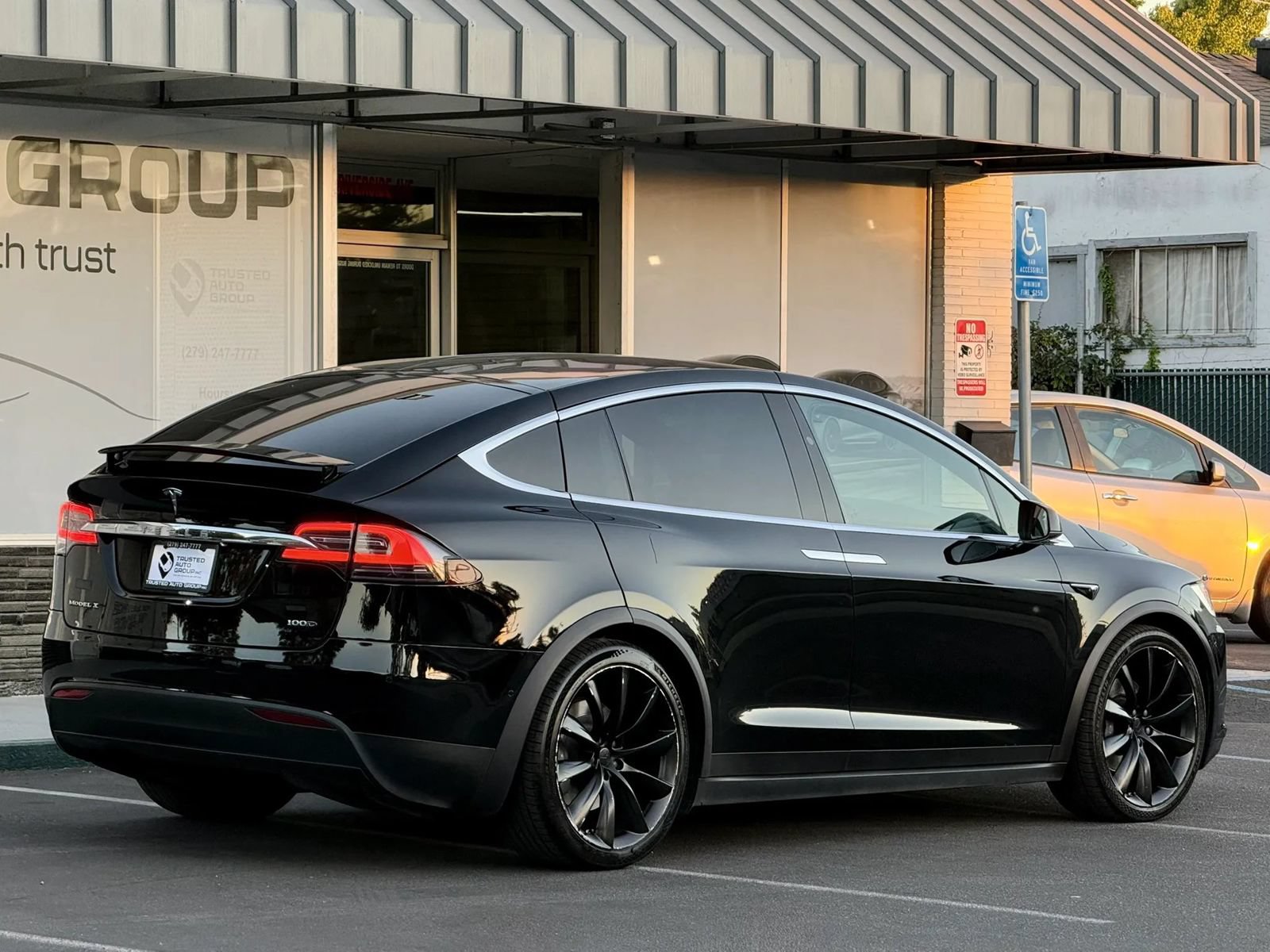 Used 2017 Tesla Model X 100D AWD/4WD image 9
