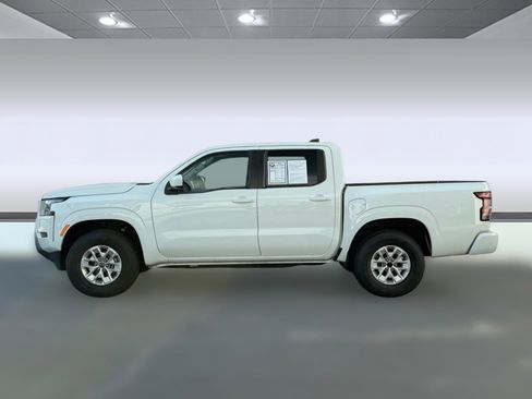 Used 2024 Nissan Frontier SV AWD/4WD image 2