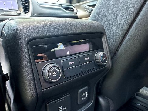 Used 2019 GMC Acadia SLT w/ Black Edition image 20