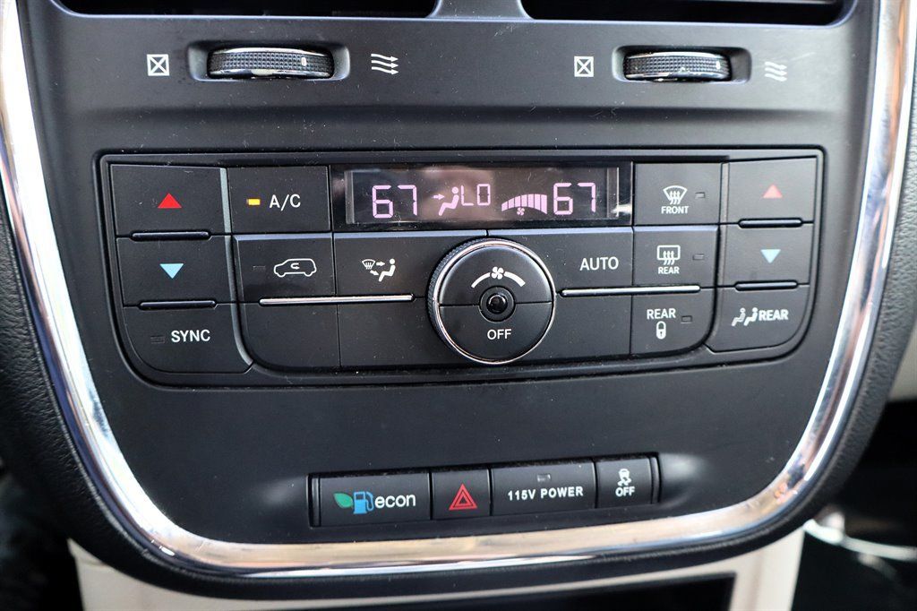 Used 2016 Chrysler Town & Country Touring FWD image 37