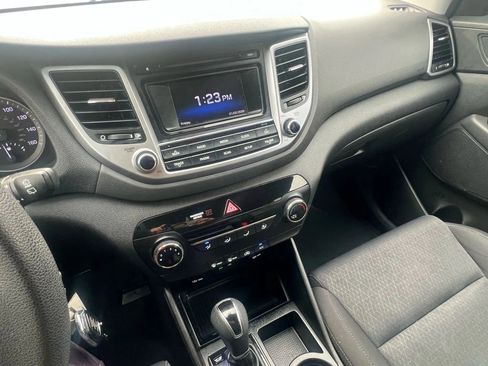 Used 2017 Hyundai Tucson SE image 18