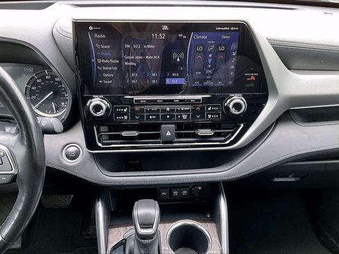 Used 2021 Toyota Highlander Platinum FWD image 7