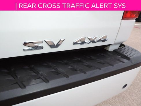 Used 2021 Nissan Titan SV w/ SV Convenience Package image 14