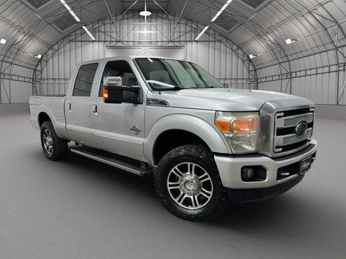 Used 2016 Ford F250 Platinum w/ FX4 Off-Road Package AWD/4WD image 8