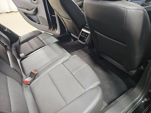 Used 2018 Chevrolet Impala LT FWD image 14