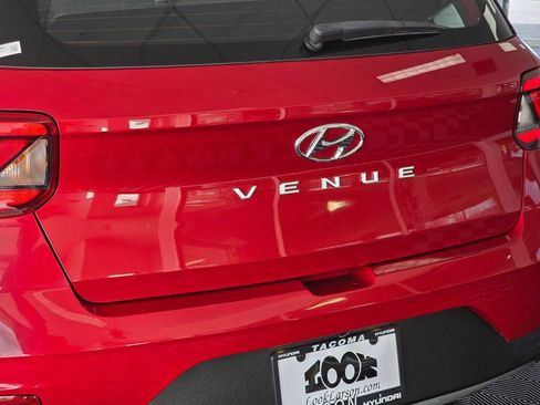 Used 2022 Hyundai Venue Limited FWD image 12