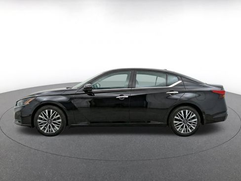 Used 2025 Nissan Altima 2.5 SV FWD image 4
