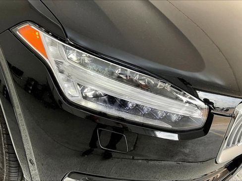 Used 2023 Volvo XC90 B6 Plus image 37