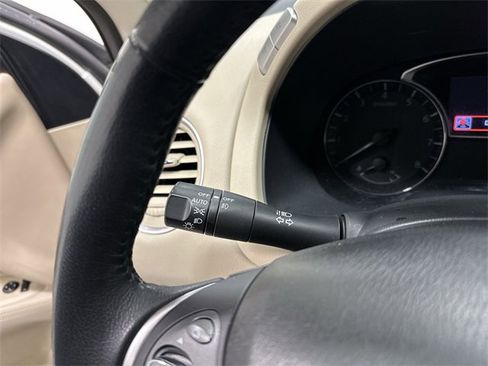 Used 2017 Nissan Pathfinder Platinum image 19