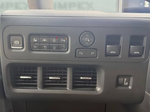 Used 2024 Chevrolet Brightdrop 600 w/ Commercial Equipment Package AWD/4WD image 22