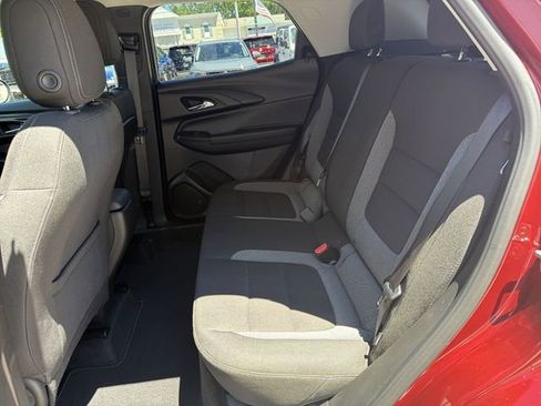 Used 2025 Chevrolet TrailBlazer LT w/ LT Cold Weather Package FWD image 23