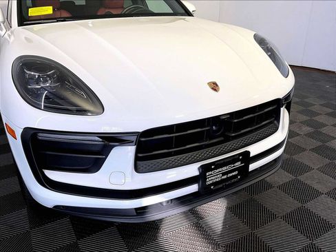 Used 2024 Porsche Macan AWD/4WD image 34