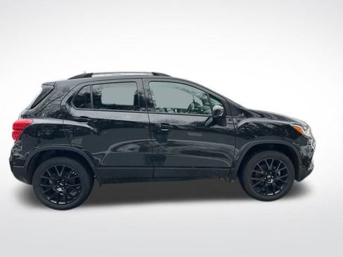 Used 2022 Chevrolet Trax LT w/ Midnight Edition image 6