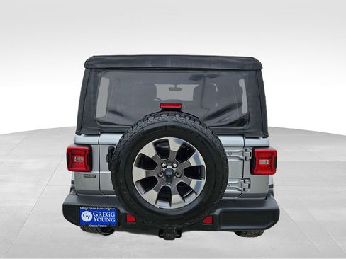 Used 2018 Jeep Wrangler Unlimited Sahara image 7