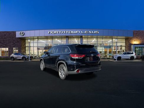 Used 2017 Toyota Highlander XLE image 24