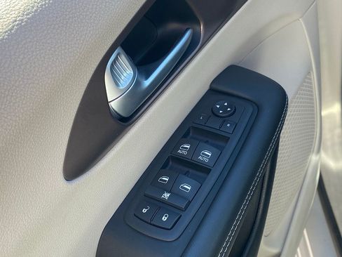 Used 2024 Chrysler Voyager LX FWD image 11