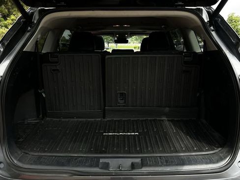 Used 2023 Toyota Highlander XLE FWD image 32