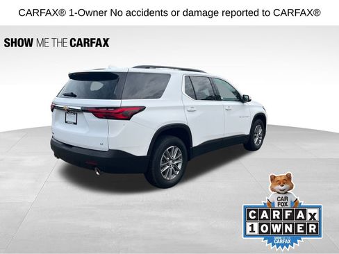 Used 2023 Chevrolet Traverse LT image 3