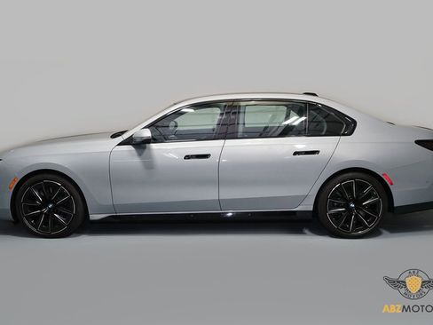 Used 2023 BMW 760i xDrive image 5