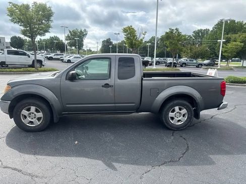 Used 2008 Nissan Frontier SE w/ SE Value Truck Pkg AWD/4WD image 4