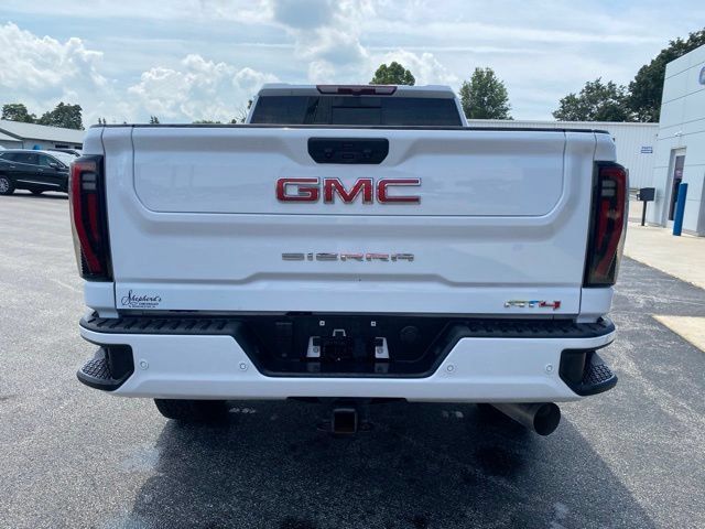 Used 2025 GMC Sierra 2500 AT4 AWD/4WD image 3