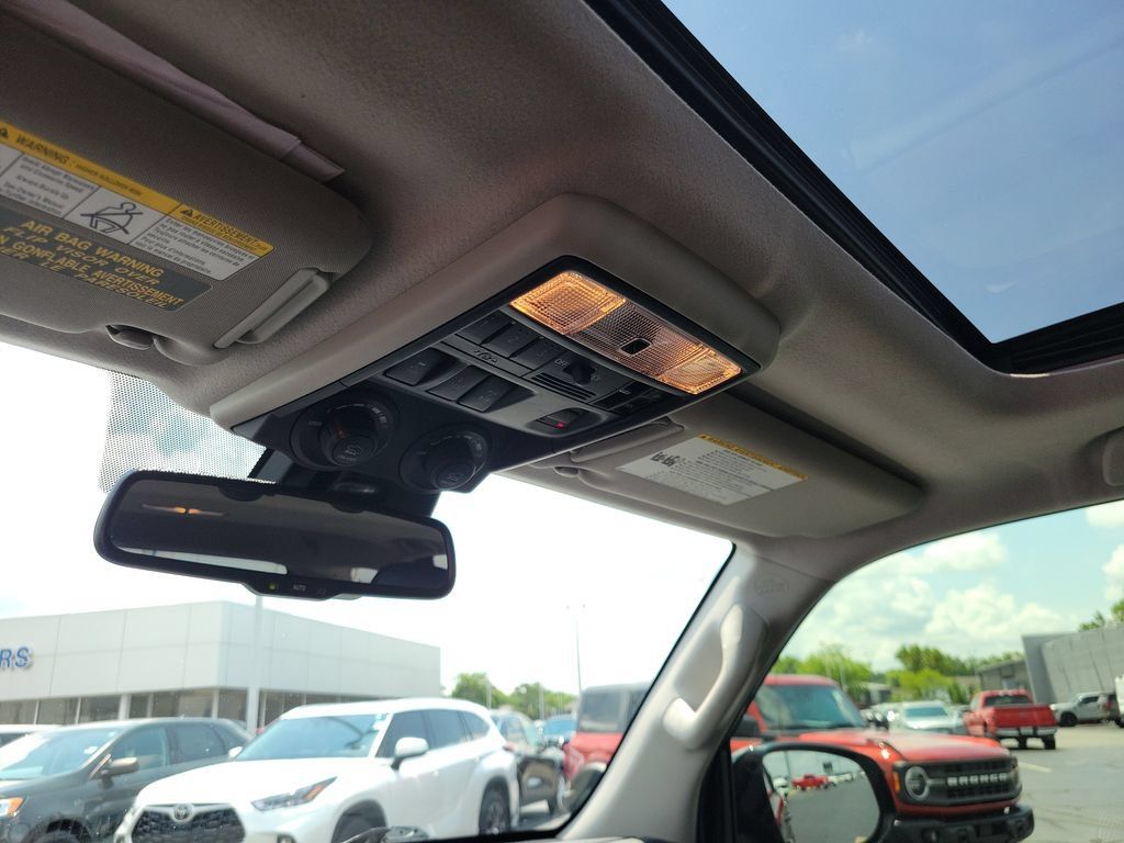 Used 2020 Toyota 4Runner TRD Off-Road Premium w/ Moonroof Package AWD/4WD image 30