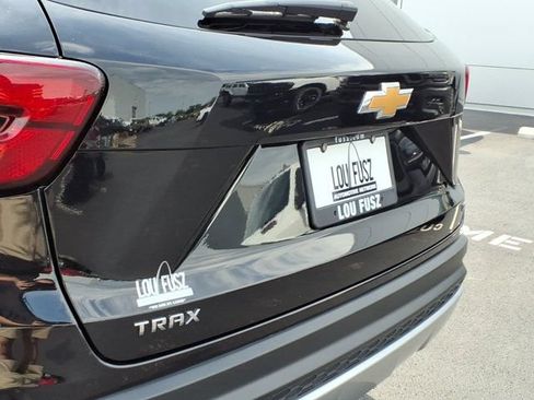 Used 2025 Chevrolet Trax LT FWD image 34