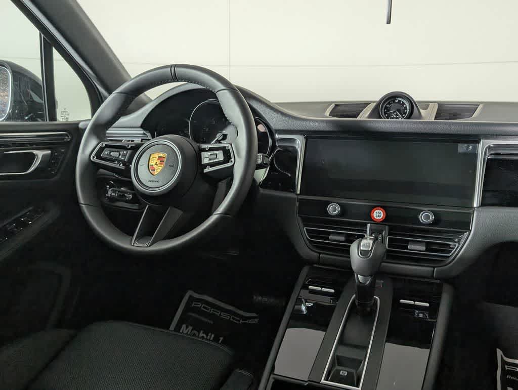 Used 2026 Porsche Macan AWD/4WD image 23