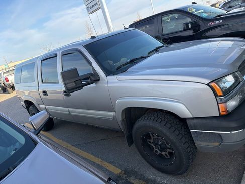 Used 2004 Chevrolet Silverado 1500 4x4 Crew Cab w/ Z71 Convenience Package 2 image 3