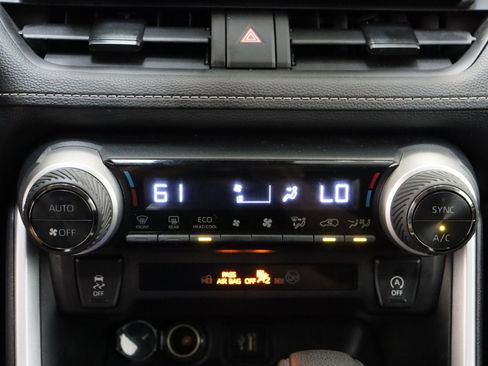Certified 2025 Toyota RAV4 XLE FWD image 20