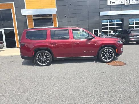 Used 2023 Jeep Wagoneer Series III w/ Premium Group I AWD/4WD image 7