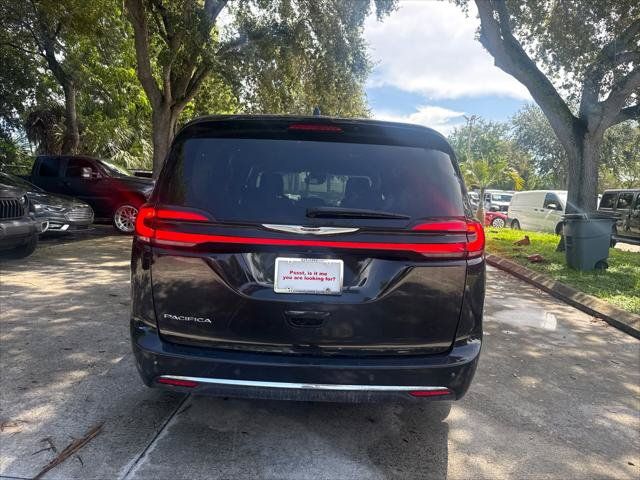 Used 2024 Chrysler Pacifica Touring-L FWD image 8