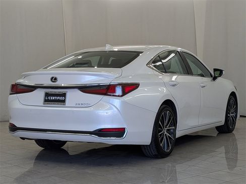 Used 2024 Lexus ES 300h w/ Premium Package image 9