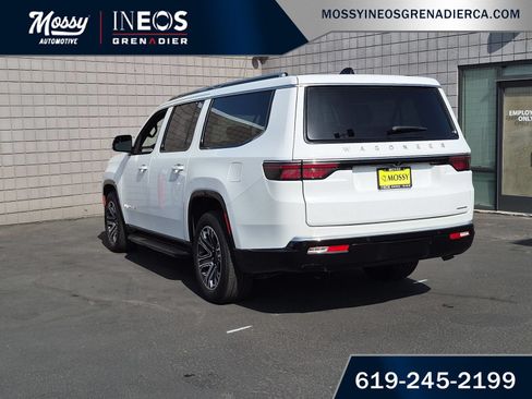 Used 2024 Jeep Wagoneer L Series II RWD image 6