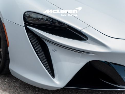 Used 2023 McLaren Artura RWD image 18