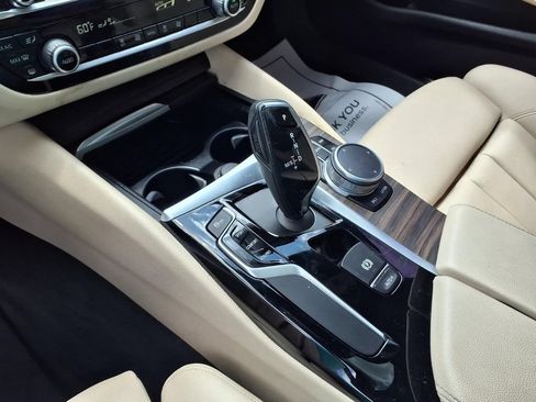 Used 2018 BMW 530i RWD image 13