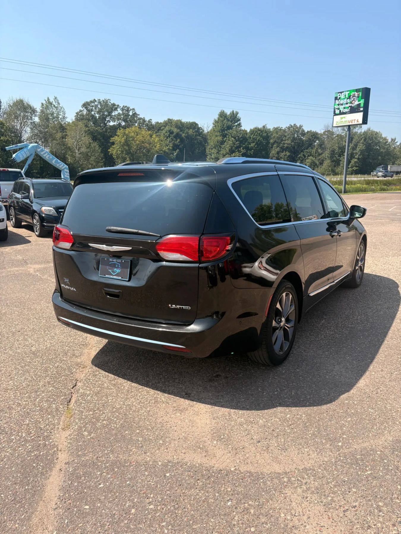 Used 2017 Chrysler Pacifica Limited w/ Advanced Safetytec Group FWD image 5