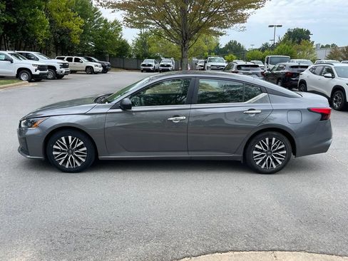 Used 2025 Nissan Altima 2.5 SV FWD image 4