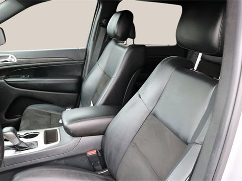 Used 2018 Jeep Grand Cherokee Altitude image 12