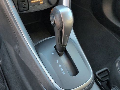 Used 2022 Chevrolet Trax LT w/ LT Convenience Package image 29